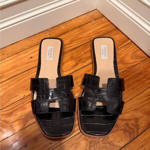 Steven New York Black Croc-Pattern Slide Sandals